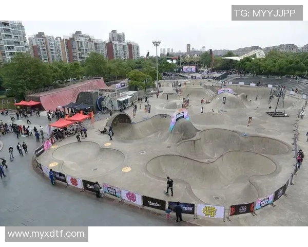 武汉滑板队的拼搏之路极限运动联赛背后的感人故事与成长历程